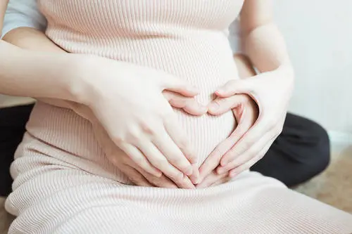 美国试管婴儿资讯：单身女性赴美买常青藤精子生混血宝宝